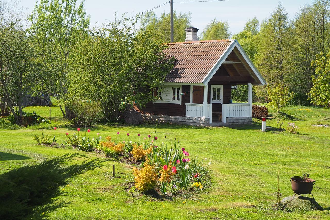 Leesi Kulalistemaja Hotel Exterior foto